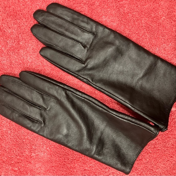 Accessories - Black Leather Gloves 7/8 NEW